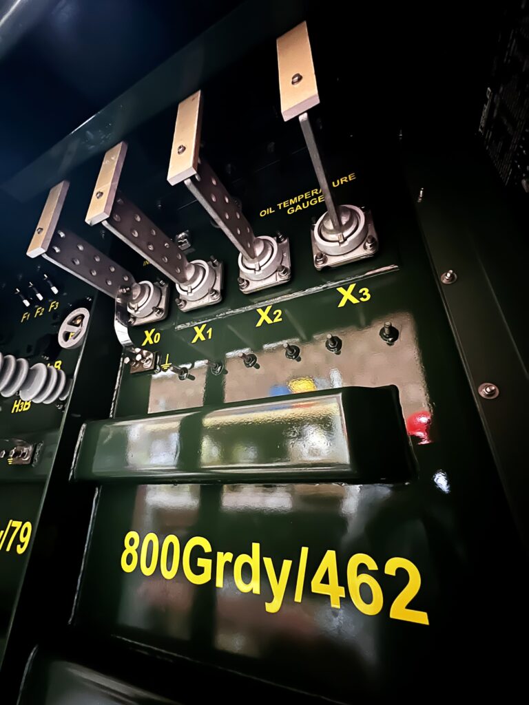 Transformador tipo pedestal Radial 2000 kVA Internacional-3