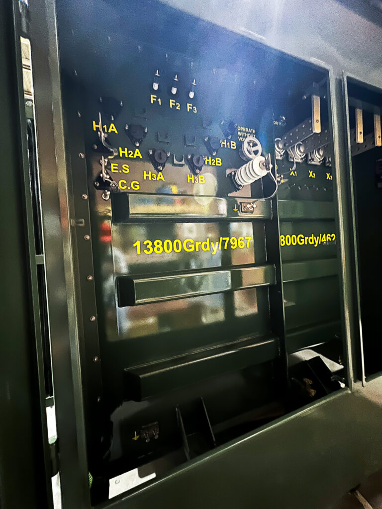 Transformador tipo pedestal Radial 2000 kVA Internacional-4