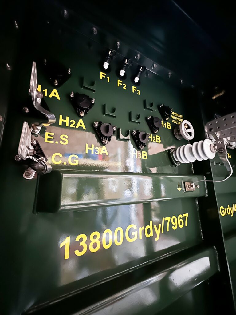 Transformador tipo pedestal Radial 2000 kVA Internacional-5